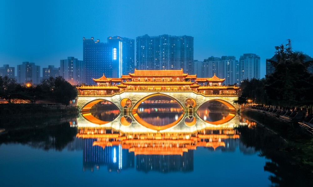 Çin’in Chengdu Şehrinde Sokağa Çıkma Yasağı Uzatıldı