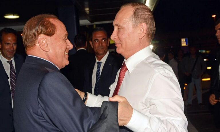 İddia: Berlusconi ile Putin Arasında Tatlı Mektuplaşmalar Var!