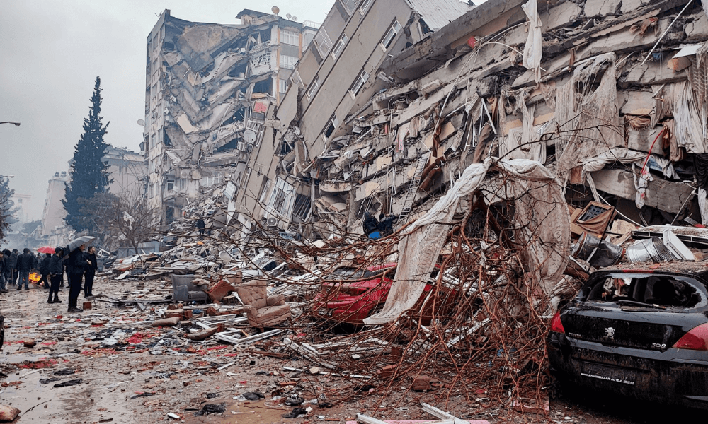 Koleksiyon Mobilya ve EYG Gayrimenkul’den Depremzedelere Destek