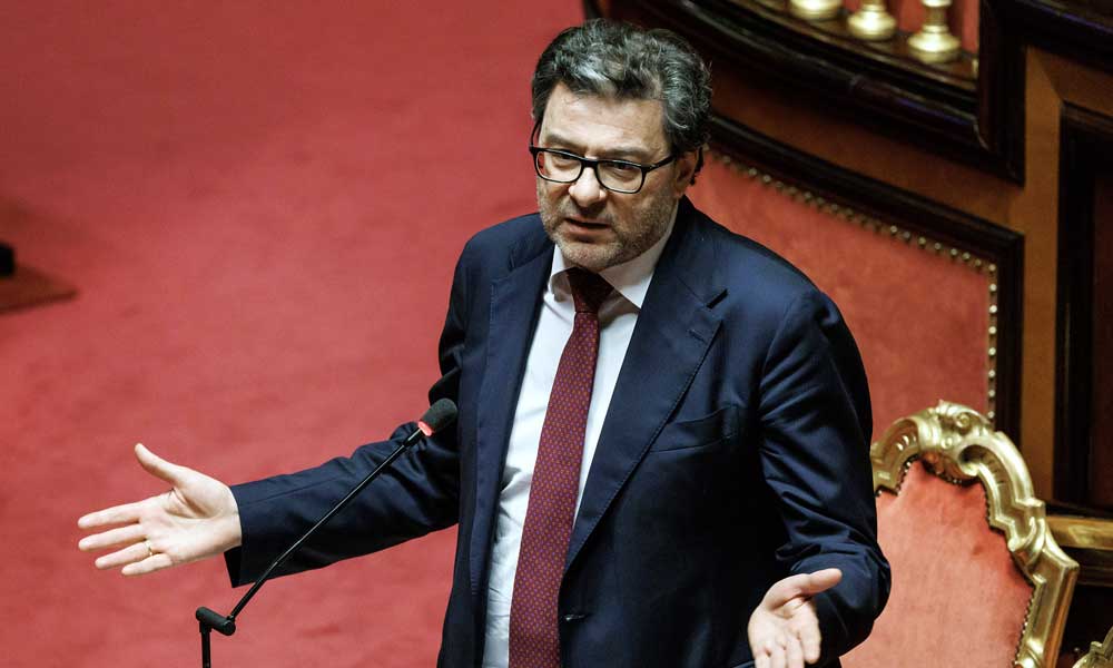 İtalya Ekonomi Bakanı ECB’yi Yüksek Faiz Risklerine Karşı Uyardı