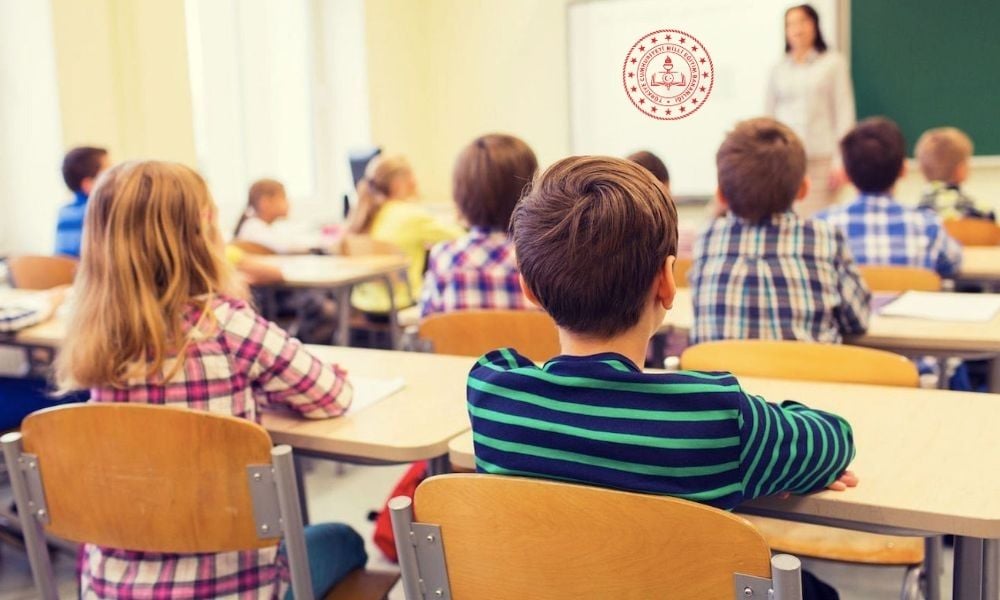 Bakan Özer’den Afetzede Öğrencilerle İlgili Açıklama