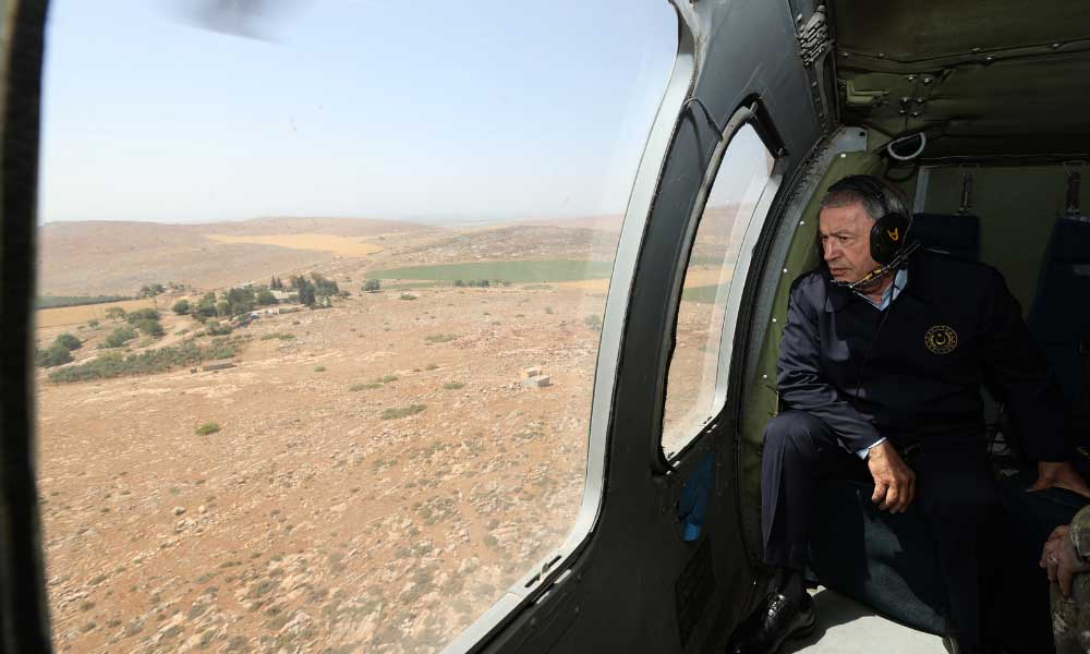 Akar Mülteci Eleştirilerine Ahmet Kaya Şarkısıyla Yanıt Verdi