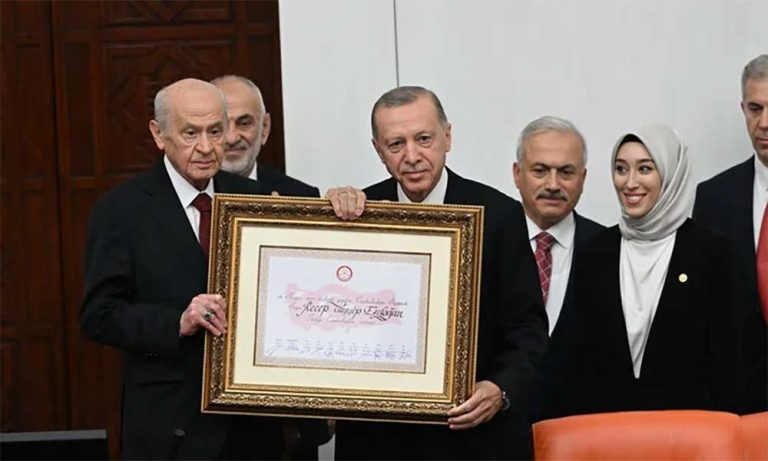 Cumhurbaşkanı Erdoğan Mazbatasını Aldı ve Yemin Etti