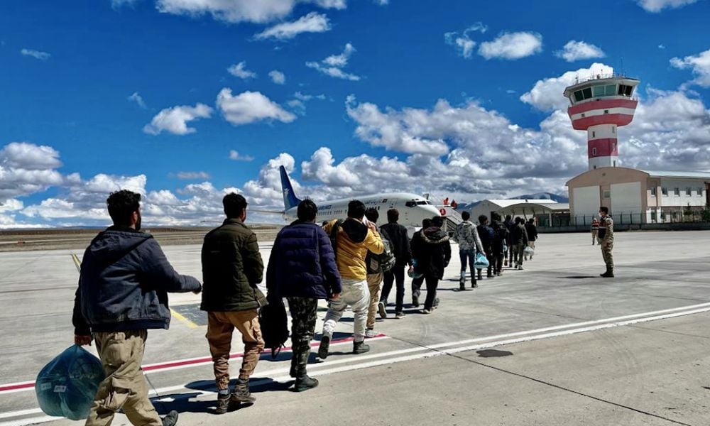 Düzensiz Göçmenler Sınır Dışı Ediliyor! Bakanlık Rakamları Açıkladı