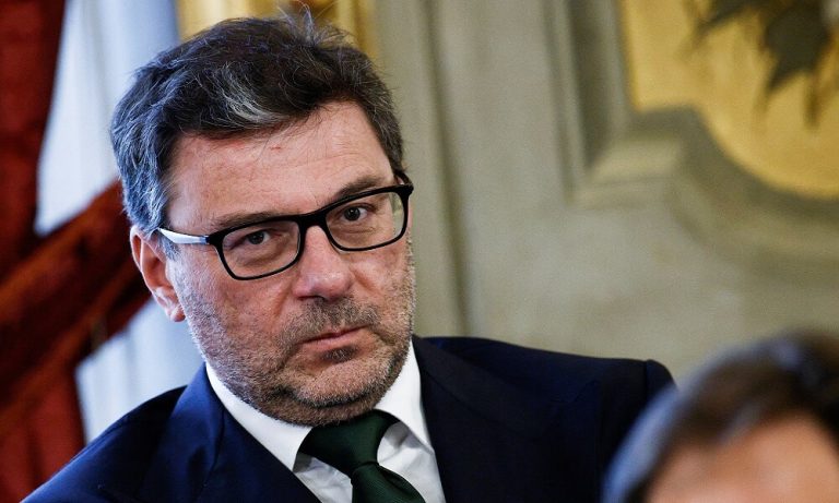 İtalya Ekonomi Bakanından Avrupa Merkez Bankası’na Uyarı