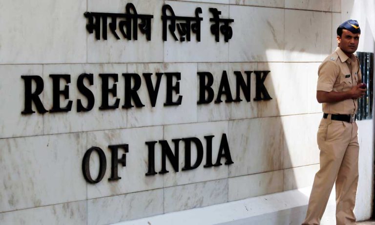Hindistan Merkez Bankası Faizi Sabit Bırakırken Sıkılaşma Sinyali Verdi