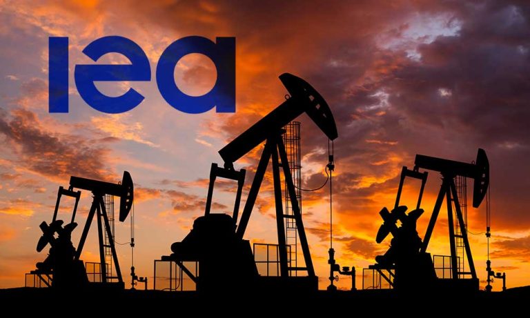 IEA Gelecek Yıl Petrol Talebinde ve Piyasada Daralma Bekliyor