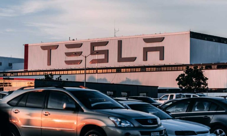 NHTSA Tesla’nın Yeni Araçları için Soruşturma Başlattı