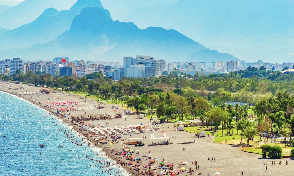 Antalya Rus Turist Akını Etkisiyle Turizmde Rekor Kırıyor