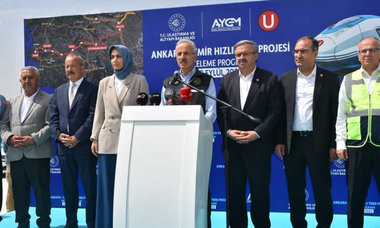 Bakan Uraloğlu Ankara-İzmir Hızlı Tren Hattına Dair Son Durum Paylaştı