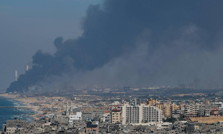 İsrail Gazze’yi Denizden de Vurmaya Başladı