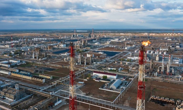 Rus Petrol Üreticisi Lukoil’den Socar’a 1,5 Milyar Dolar Kredi