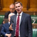 İngiltere Maliye Bakanı Büyük Vergi İndirimini Duyurdu