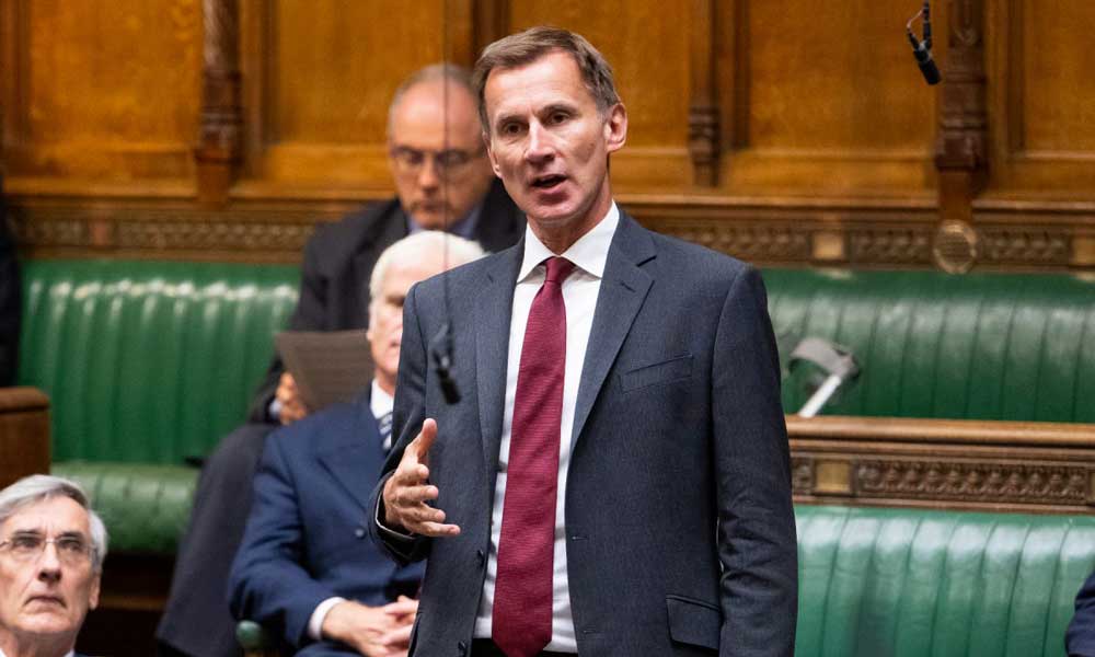 İngiltere Maliye Bakanı Büyük Vergi İndirimini Duyurdu