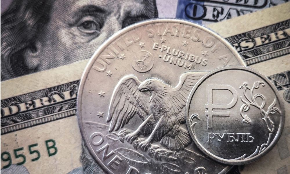 Rus Ekonomistler Ruble için Ocak Ayını İşaret Etti