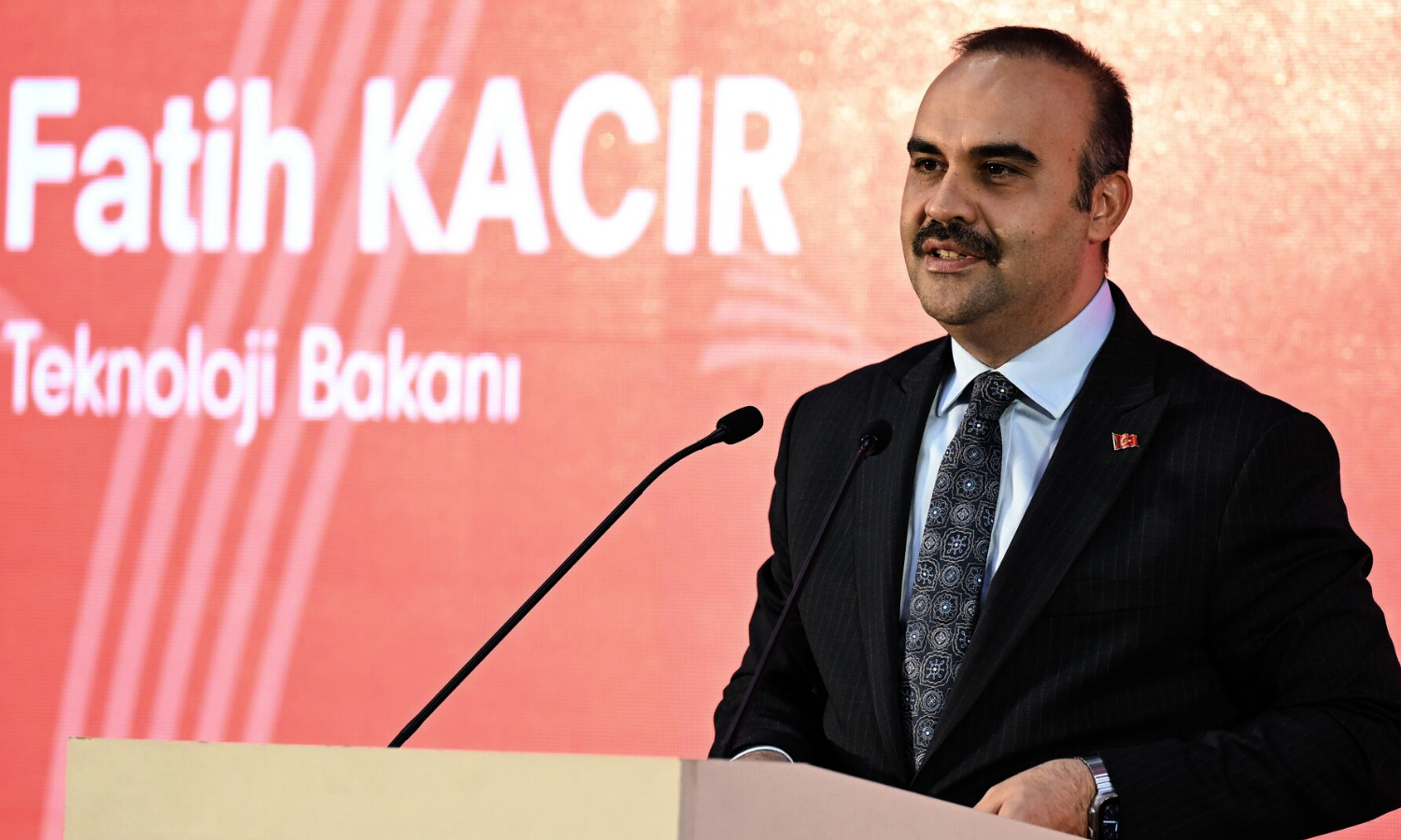 Bakan Kacır Faizsiz Kredi Paketini Paylaştı