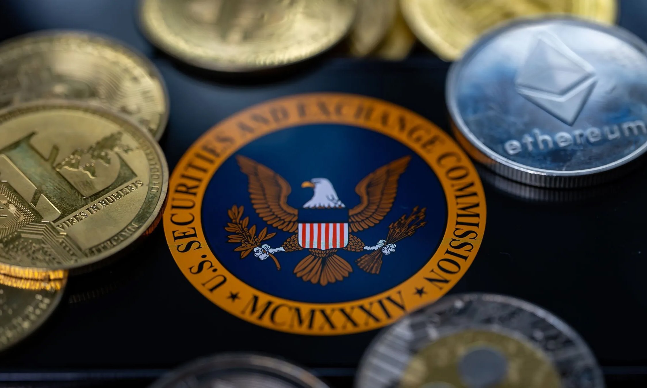SEC, kripto ETF’leri için staking kararlarını erteledi