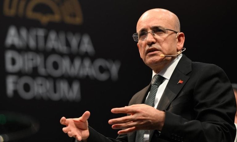 Şimşek: 2025’te 64 milyar dolar turizm geliri bekliyoruz