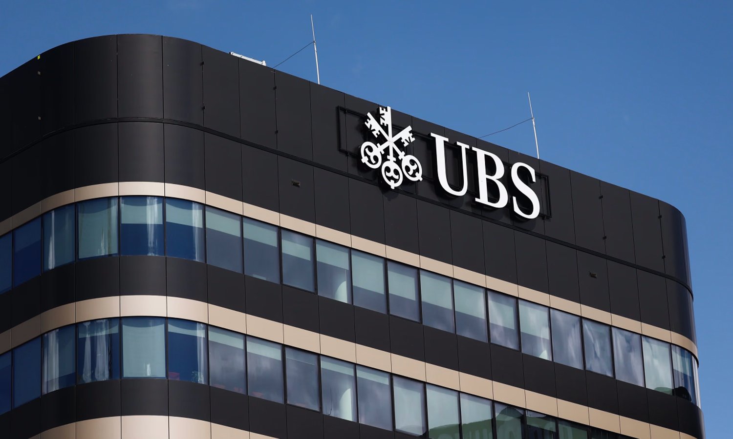 UBS karı beklentileri aştı: Trump’ın gümrük vergileri risk oluşturuyor