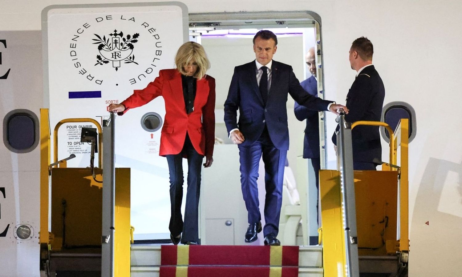 Fransız First Lady ile Macron arasındaki ‘arbede’ gündem oldu