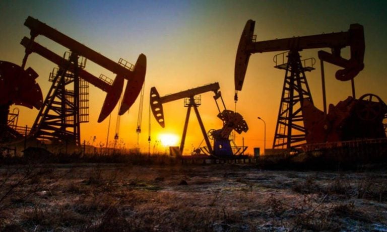 IEA: Ekonomik belirsizlikler petrol tüketimini sınırlıyor