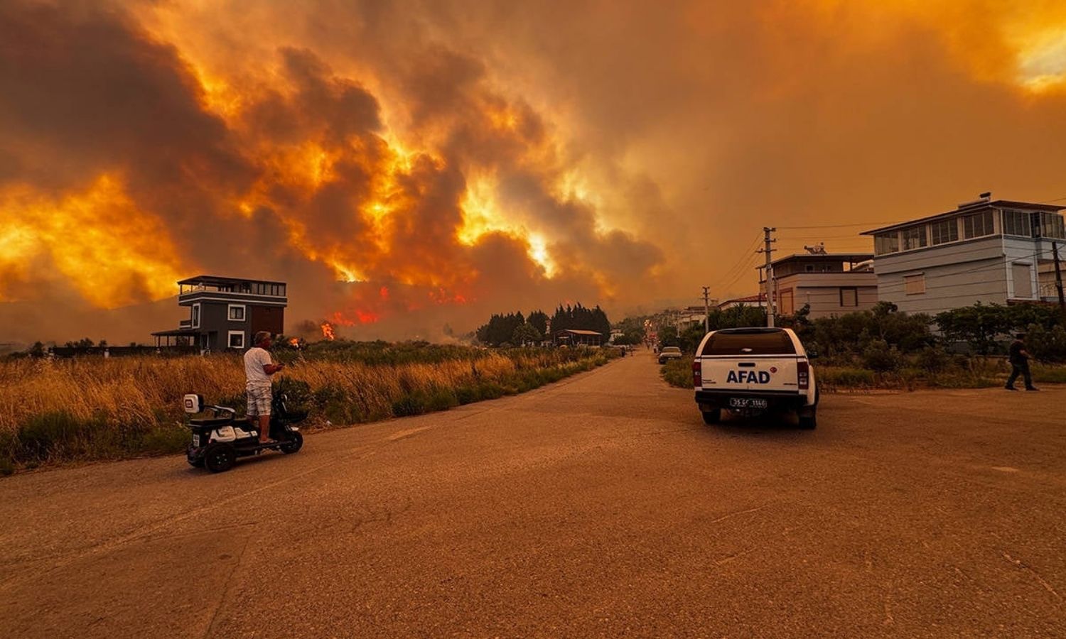 3 ildeki orman yangınına acil yardım ödeneği gönderildi