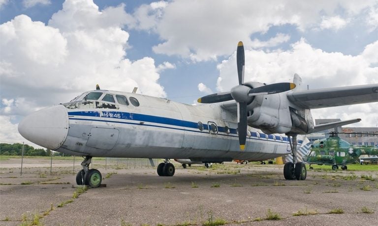 50 kişiyi taşıyan Rus yolcu uçağı düştü