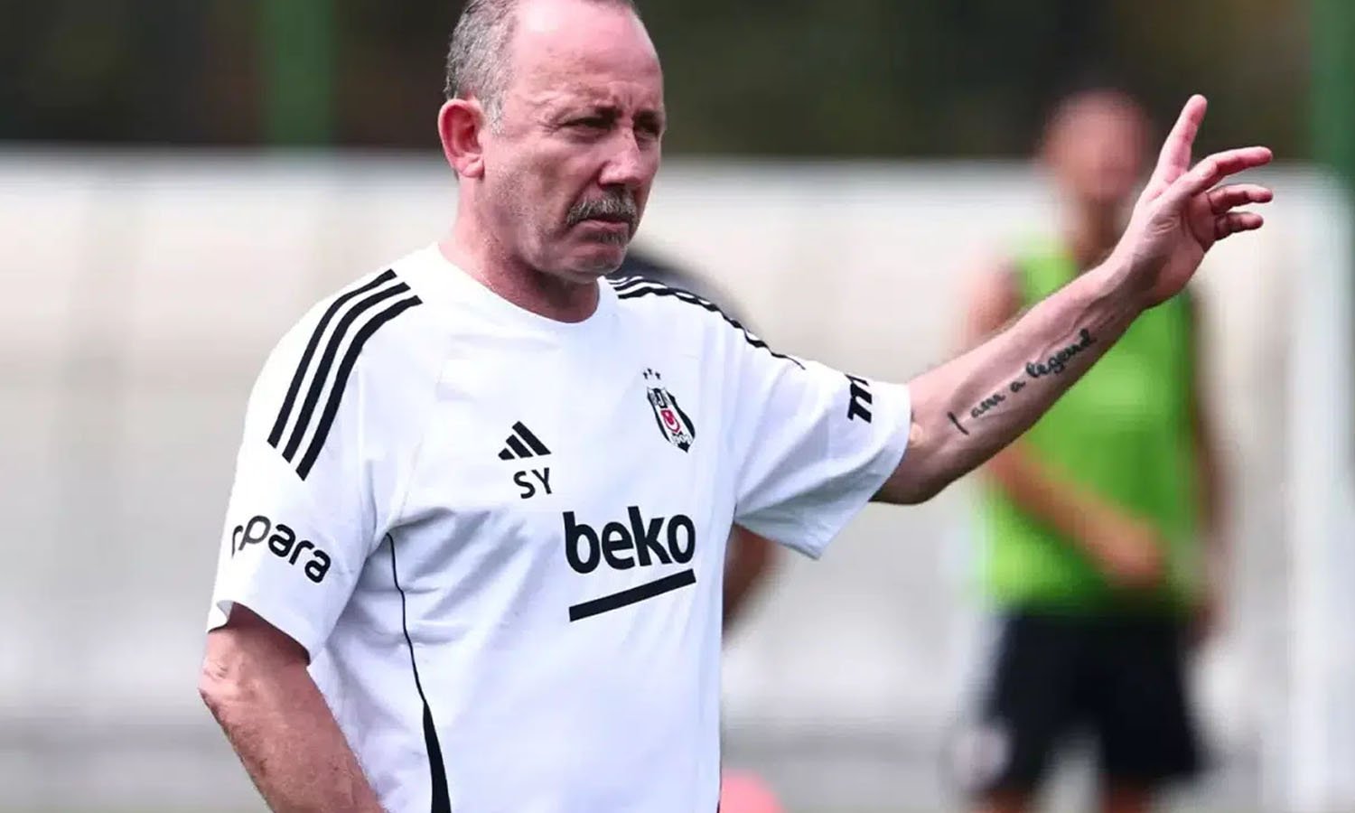 Beşiktaş yerli oyuncu avında: Gökhan Sazdağı’nı transfer etti