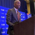 Fed/Jefferson: İşsizlik riski artıyor, Eylül’de faiz indirimi desteklenmeli