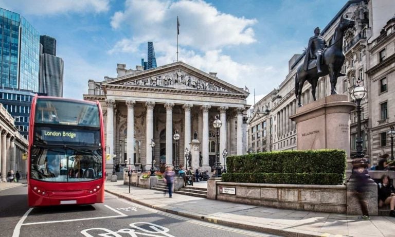 Londra borsası, tüketim ve enerji hisseleriyle yükseliyor