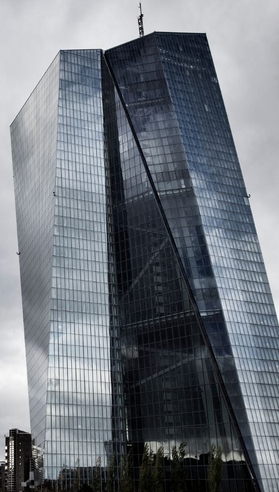 Avrupa Merkez Bankası bir kez daha faizi sabit bıraktı!