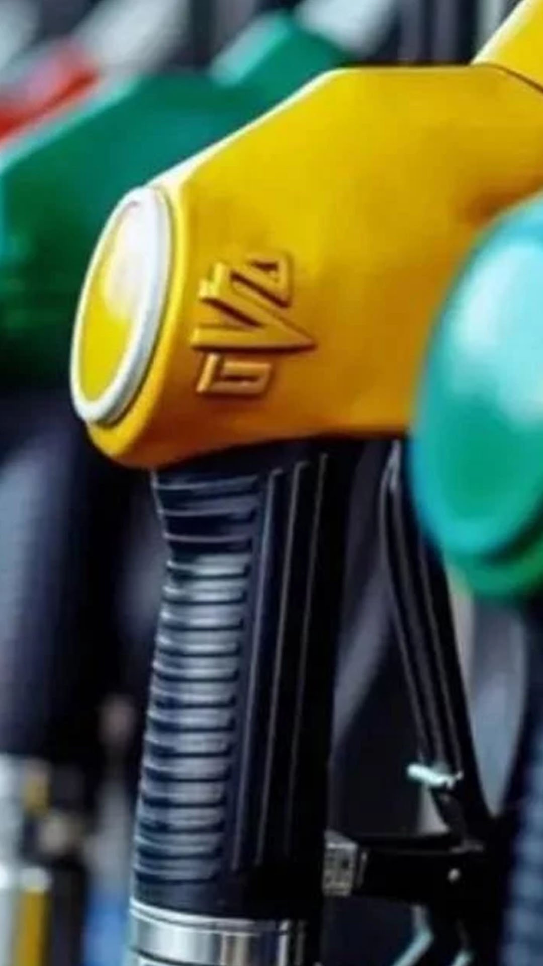 Benzine zam bekleniyor: Resmi tatilden dolayı ertelendi