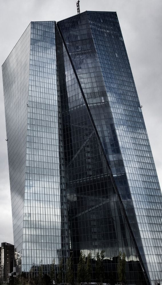 ECB Başkan Yardımcısı Guindos faiz indirimine kapıyı kapattı