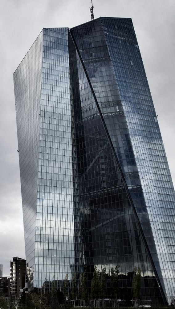ECB/ Escriva: Enflasyon hedefte, faiz seviyesi uygun