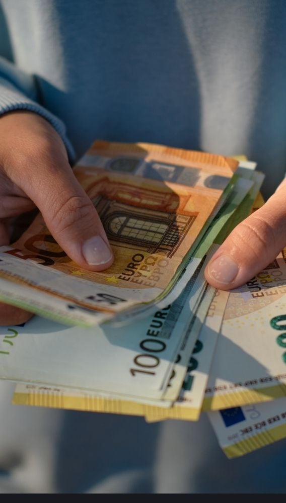 Euro Bölgesi tüketici güveni 8 ayın yükseğine çıktı