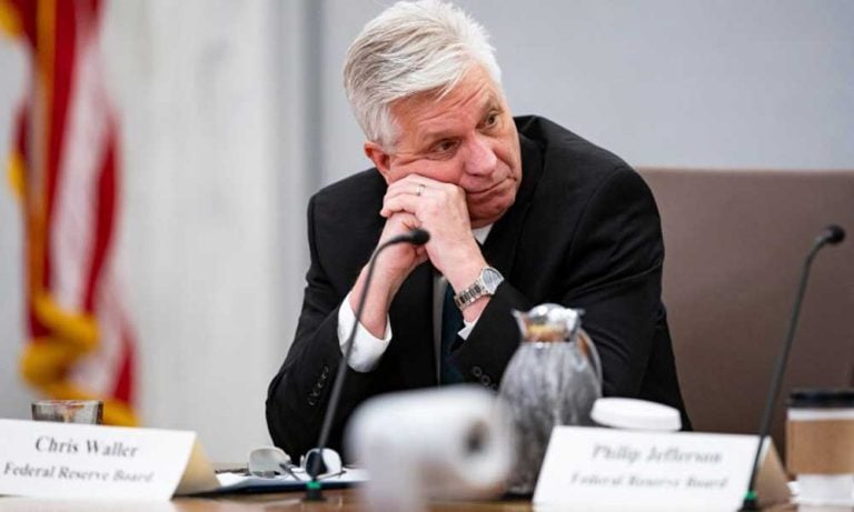 Fed yetkilisi Waller’dan faiz mesajı: İhtiyatlı olmalıyız