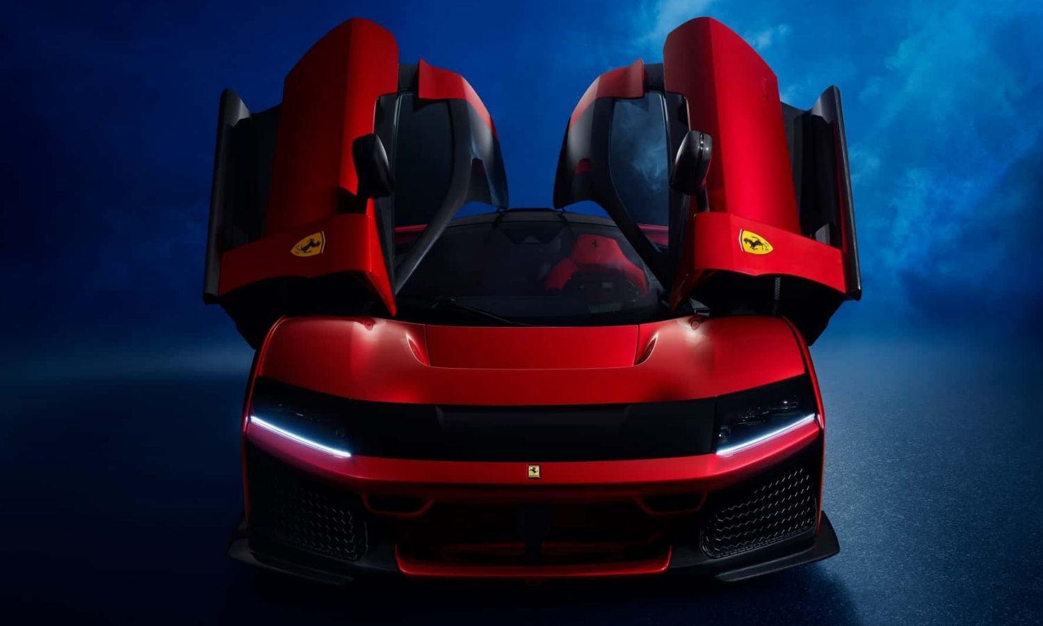 Ferrari hissesi sert düştü: Elektrikli araç hedefleri geri çekildi