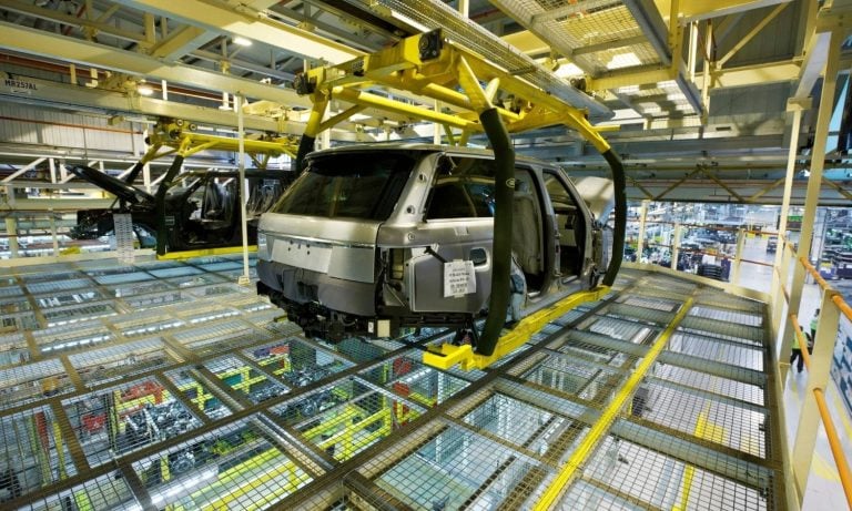 JLR altı haftalık kapanmanın ardından üretime dönüyor