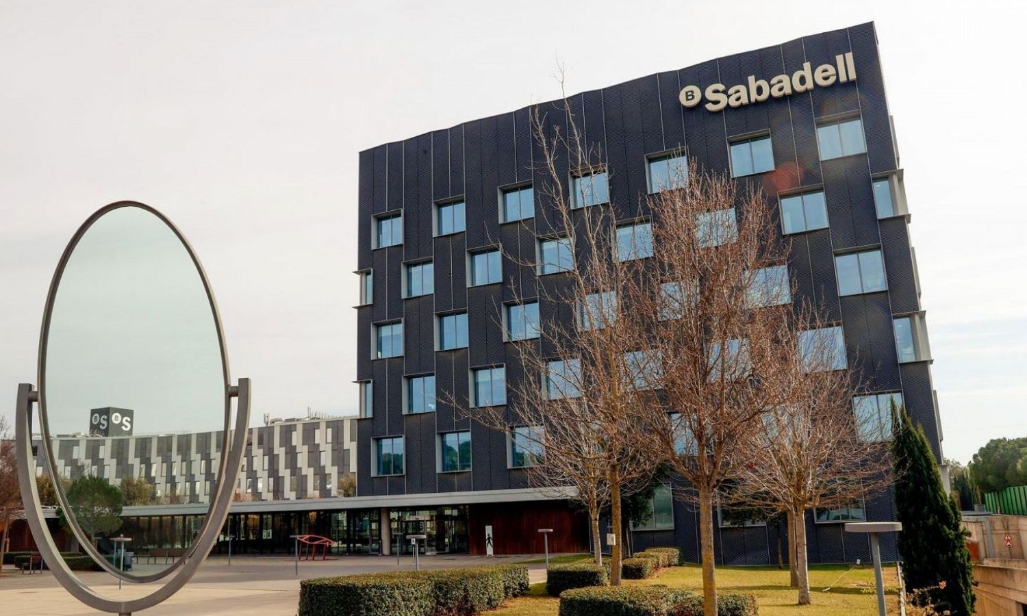 Sabadell hissedarlarının bir kısmı BBVA’nın teklifini kabul etti