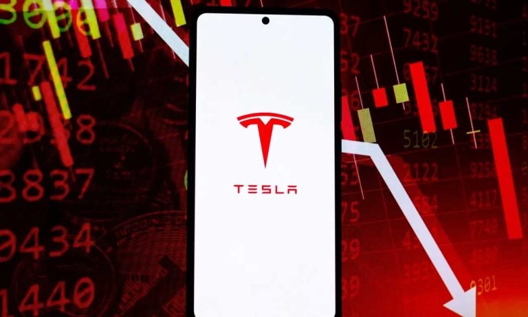 Tesla’dan karamsar tablo: Kar düşüşü hisselere darbe vurdu
