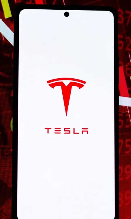 Tesla'dan karamsar tablo: Kar düşüşü hisselere darbe vurdu