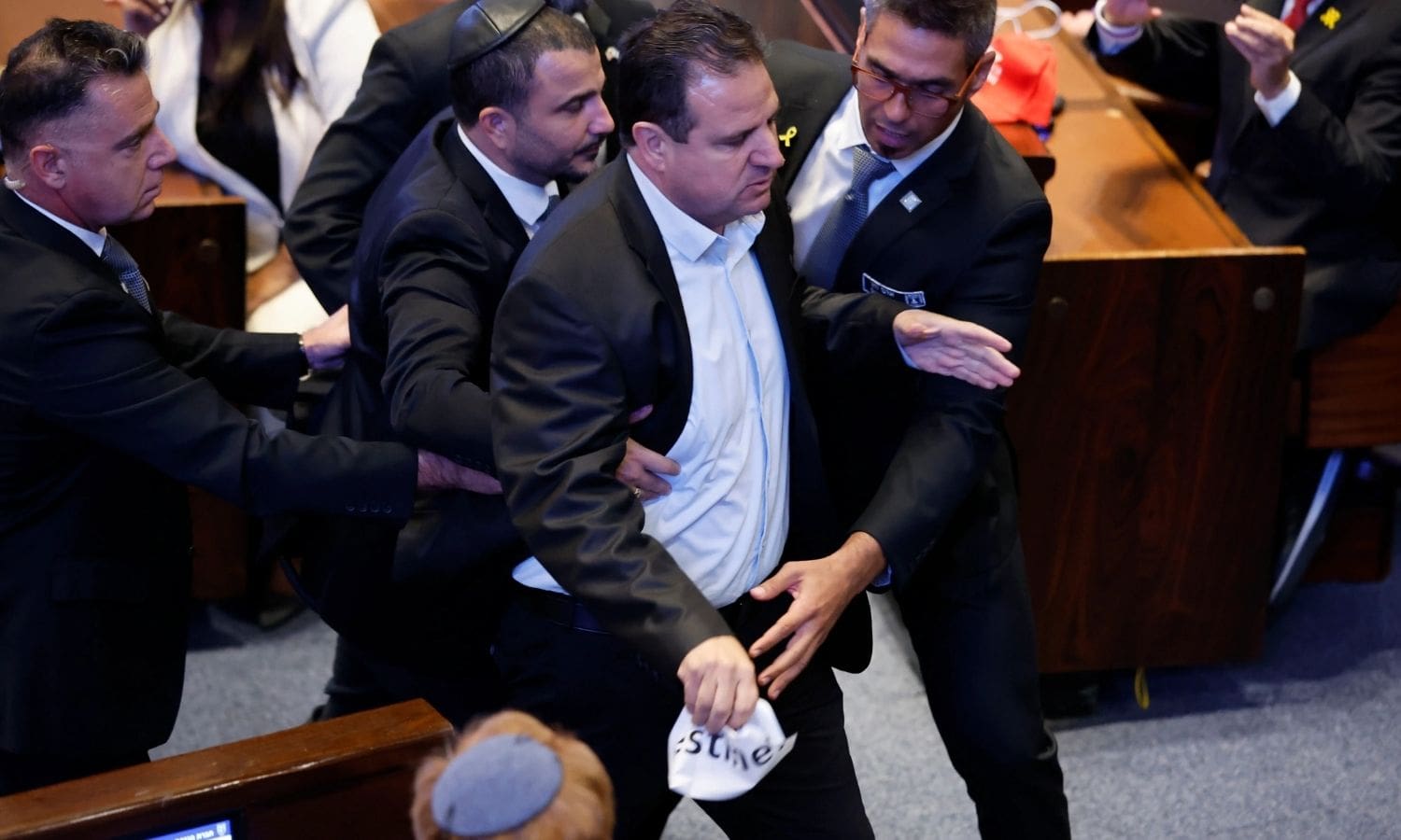 Trump’ın Knesset konuşmasında ‘Filistin’i tanıyın’ pankartı açıldı