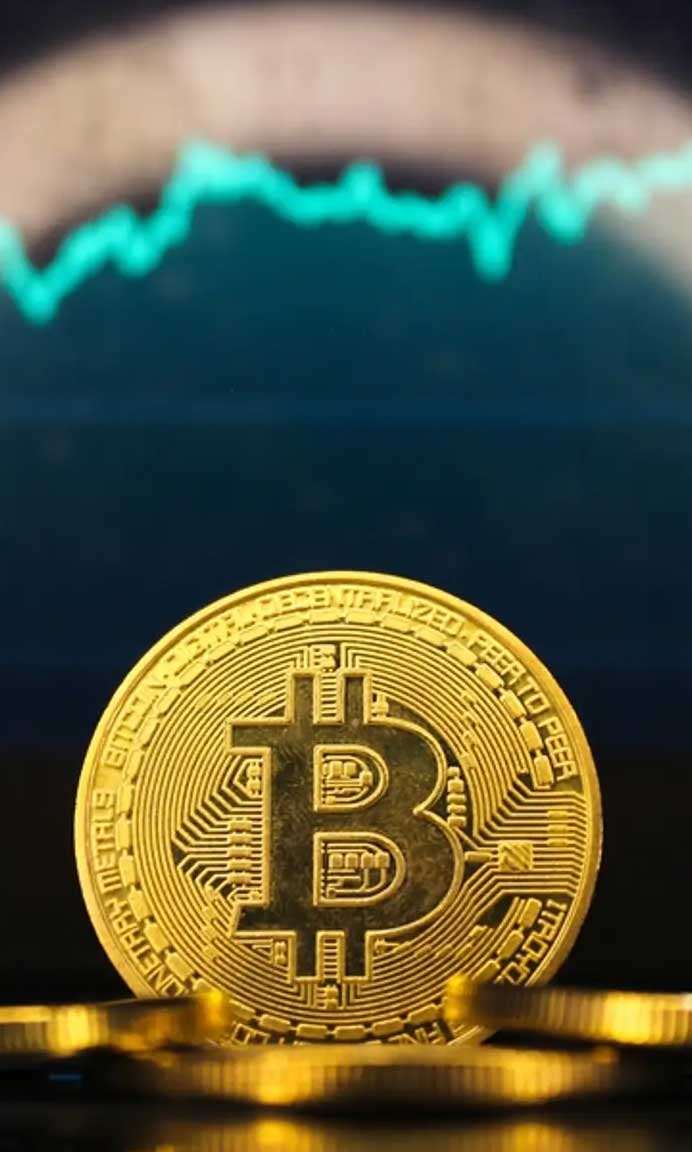 Bitcoin kritik eşikte: Balinalar ve ETF'ler güveni geri getiriyor