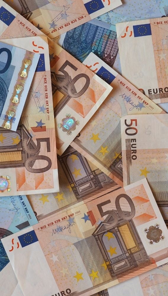 ECB’den likidite mesajı: Borç alımlarına dönüş uzak