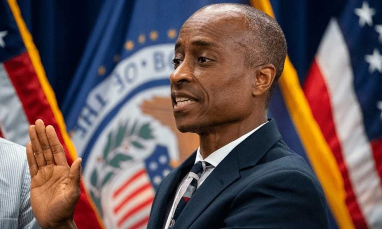 Fed üyesi Jefferson’dan faiz mesajı: Yavaş ilerleme zamanı