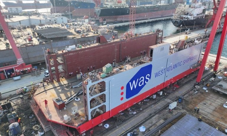 Hat-San Gemi (HATSN) yüzer havuz projesini suya indirdi