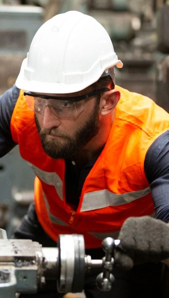 İmalat güveni Kasım’da 8 ayın zirvesinde sabit kaldı