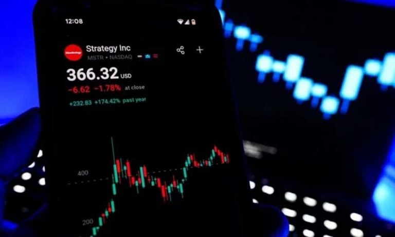 Analistler uyardı: Strategy Nasdaq 100’den çıkarılabilir
