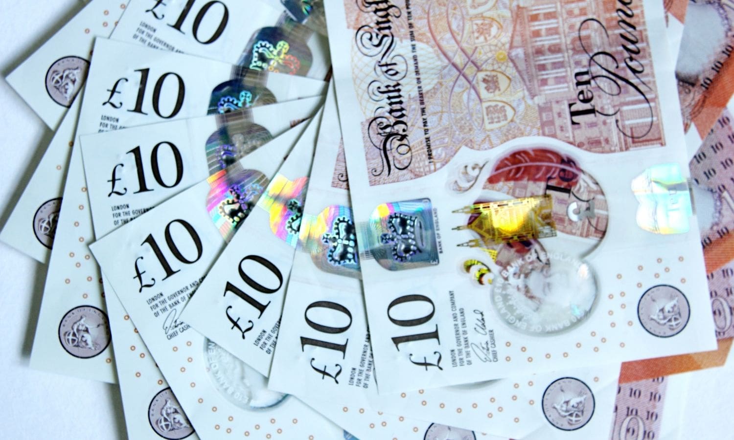 İngiltere’de bütçe açığı Kasım’da beklentileri aştı