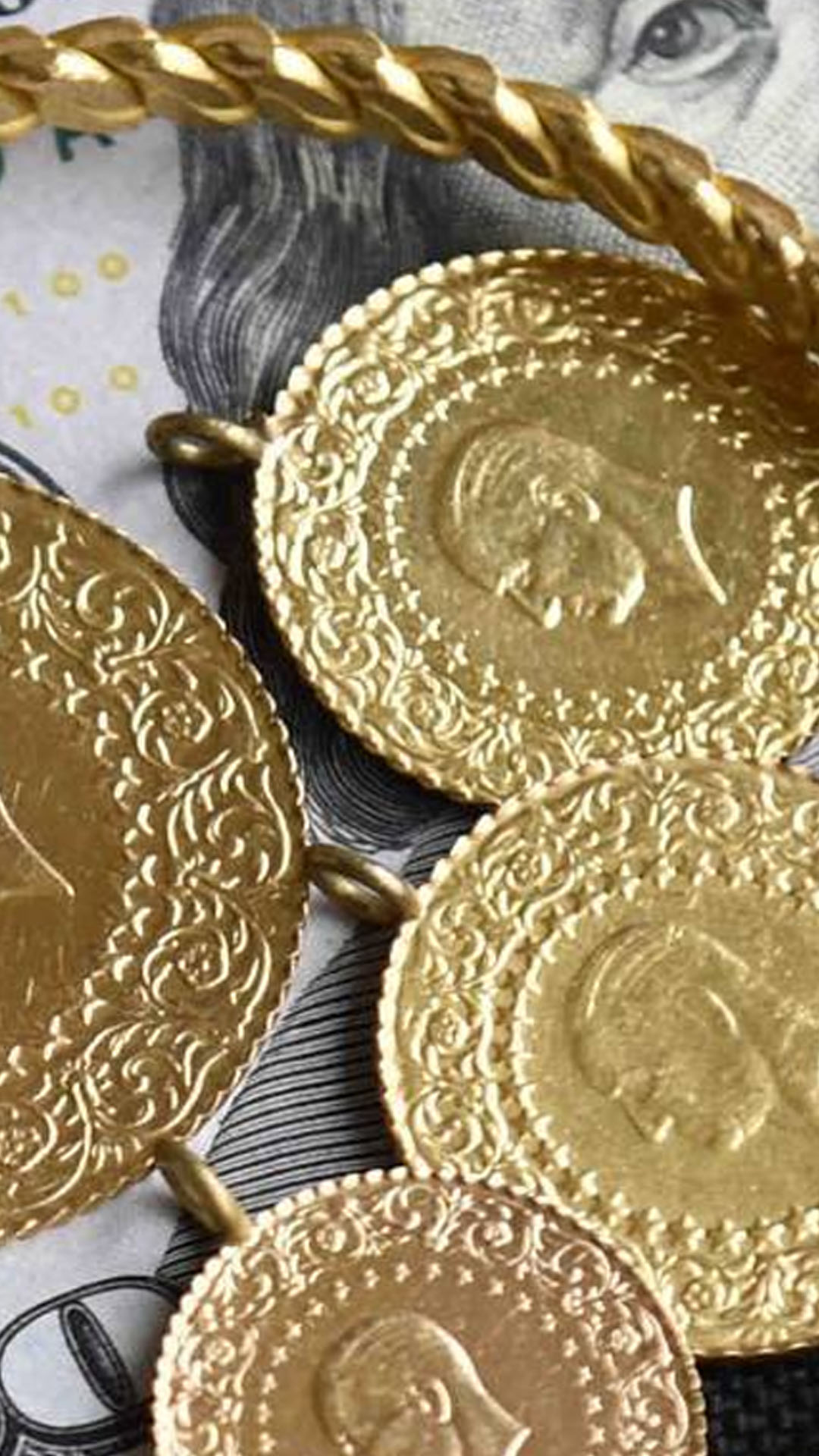 Altın kar satışıyla düştü, ancak rekor tazeleme eğilimini koruyor